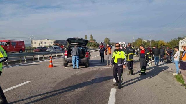 Sinop’ta otomobil traktöre arkadan çarptı: 2 yaralı 3