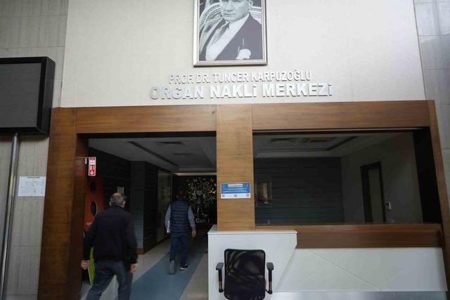 48 yıldır babasından ve kız kardeşinden aldığı böbreklerle yaşıyor 8