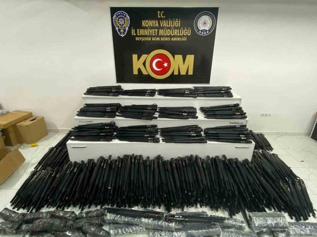 Konya’da yüzlerce silah ve silah parçası ele geçirildi 1