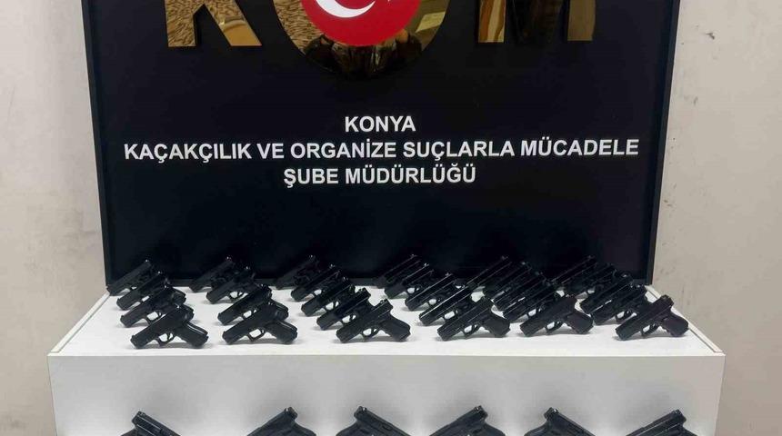 Konya’da yüzlerce silah ve silah parçası ele geçirildi