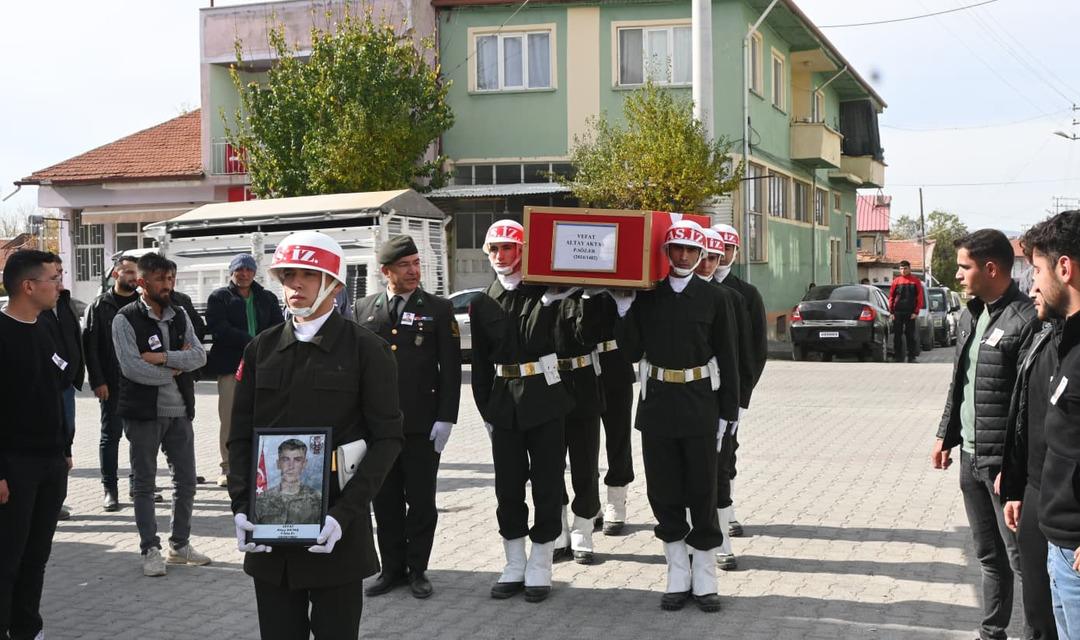 1200xauto İzinli olarak memleketine gelmişti: Sözleşmeli er Altay'dan acı haber!