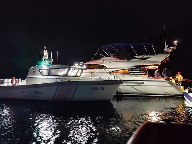 Sahil Güvenlikten teknelere operasyon! Kaçak içki ve uyuşturucu ele geçirildi