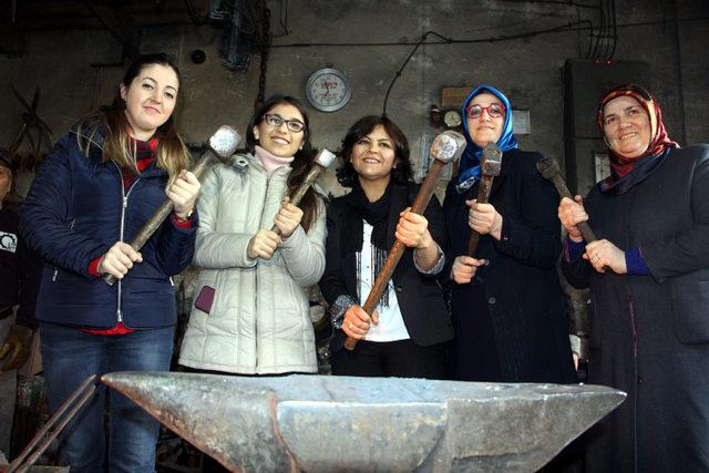 Tokatlı kadınlar, sıcak demir dövdü