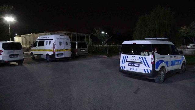 640xauto Malatya’da bahçede silahla oynayan şahıs kendini yaraladı