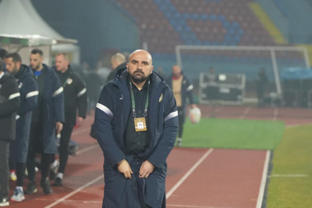 Takımı sahadayken kalp krizi geçirdi! Ünlü teknik adam hayatını kaybetti, oyuncuları sinir krizi geçirdi 1