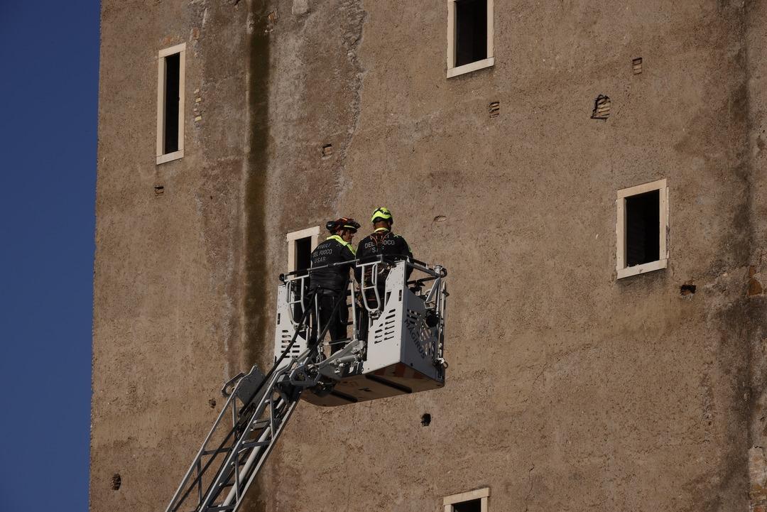 Avrupa nın göbeğinde kule faciası: Tüm İtalya yı panikletti! Roma da film gibi kurtarma operasyonu 5