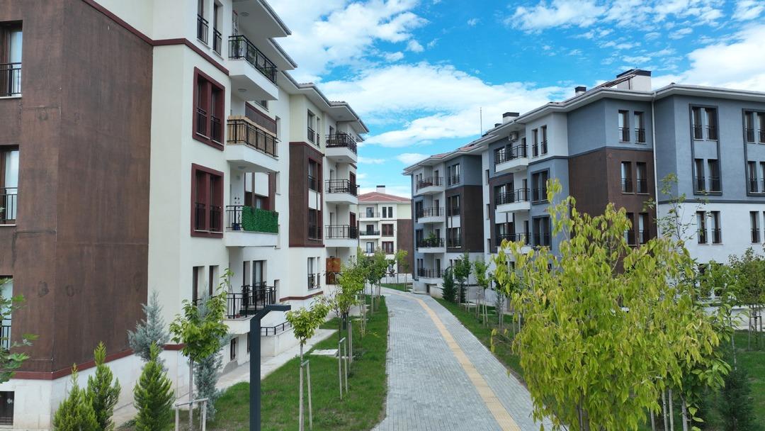 Bakan Kurum TOKİ ile ev sahibi olan vatandaşları paylaştı!  Yeni 500 bin sosyal konutumuz da sizleri bekliyor  1