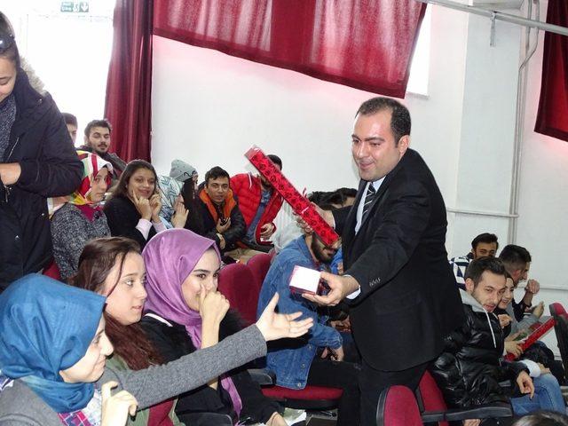 Üniversite öğrencilerine ’Kadın, Aile ve Toplum’ konulu semineri