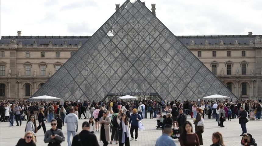 Dünya bu olayı konuşmuştu! Louvre Müzesi'ndeki soygunu DNA çözdü! 