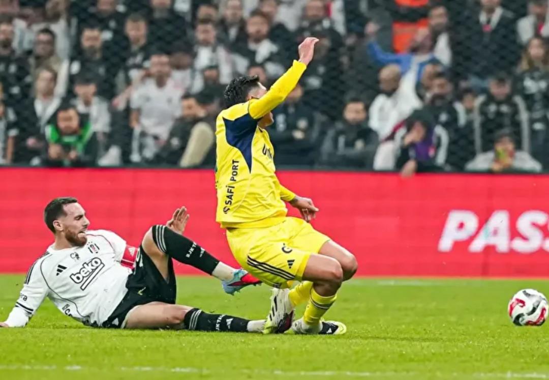 G&uuml;nler sonra ortaya &ccedil;ıktı! Fenerbah&ccedil;e yenilgisi sonrası Beşiktaş soyunma odası karıştı... Orkun K&ouml;k&ccedil;&uuml; n&uuml;n s&ouml;zleri ortaya &ccedil;ıktı 3