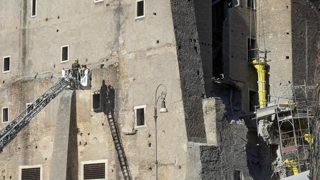 Roma’da tarihi kulede çökme: 11 saat sonra kurtarılan işçi hastanede yaşamını yitirdi