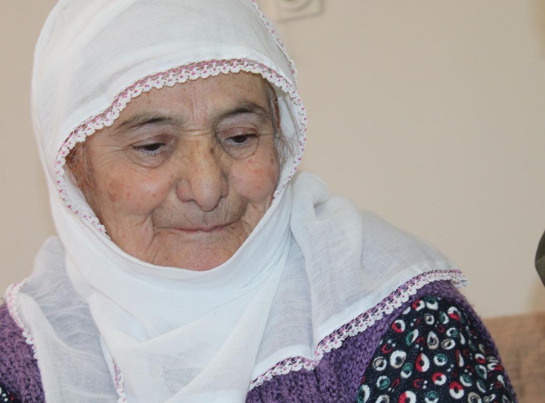 Eşi  adını bile yazamıyorsun  dedi: 88 yaşında 3 ayda okuma yazma öğrendi!   2