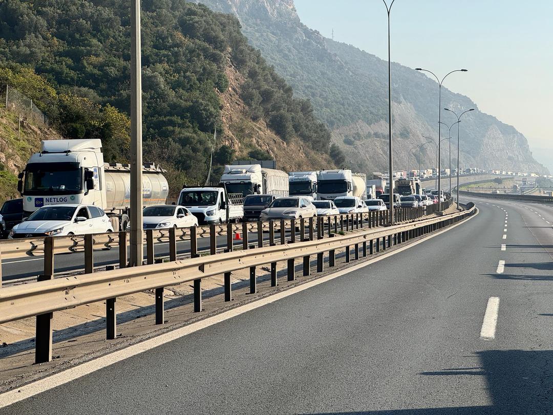 Anadolu Otoyolu nda zincirleme trafik kazası! Ankara istikameti ulaşıma kapandı 3