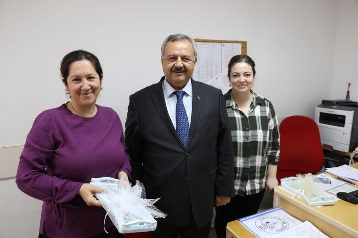 Başkan Uysal’dan 8 Mart’a özel tepsi hediyesi G1