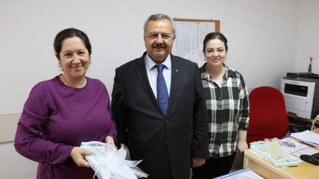 Başkan Uysal’dan 8 Mart’a özel tepsi hediyesi
