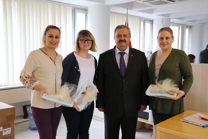 Başkan Uysal’dan 8 Mart’a özel tepsi hediyesi G4