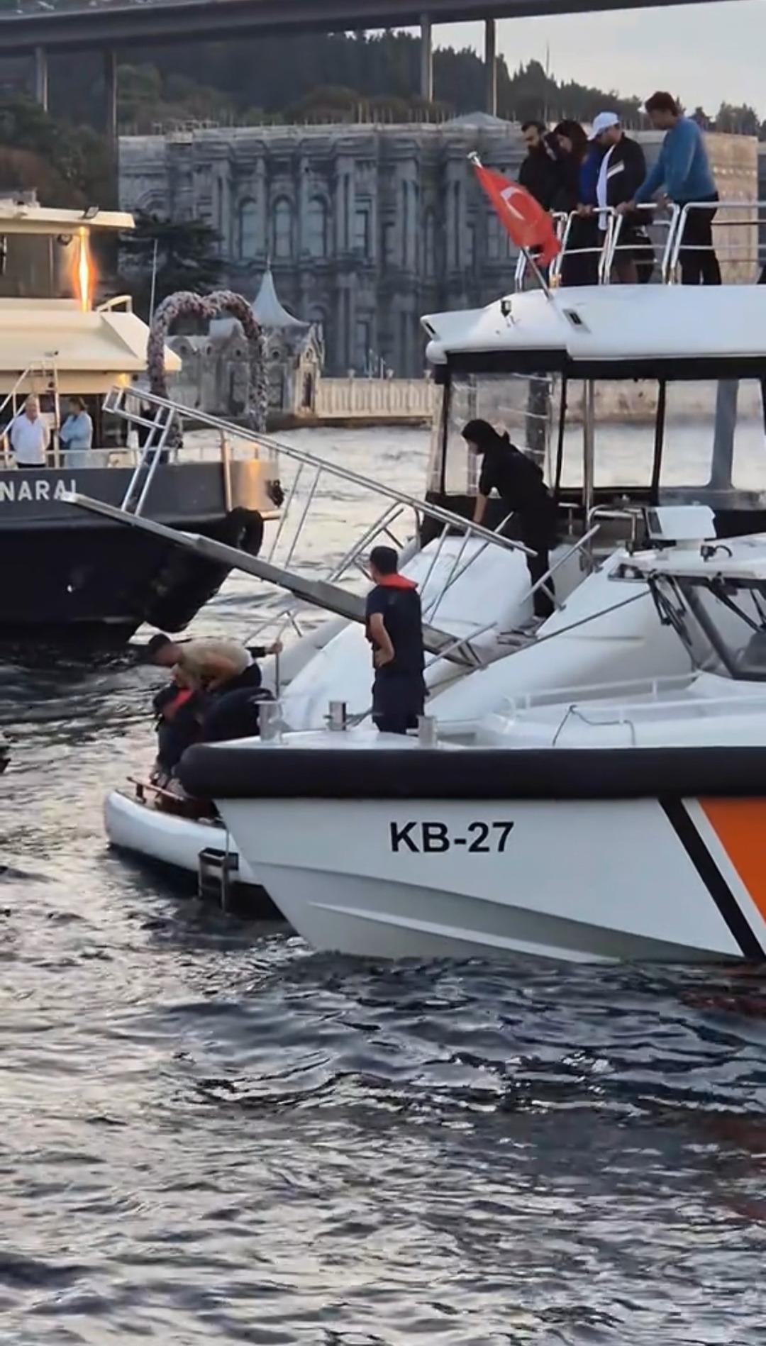 İstanbul Boğazı nda can savaşı: Çırpıntıyı gören turist atladı! Yaşlı kadının o anları... 8