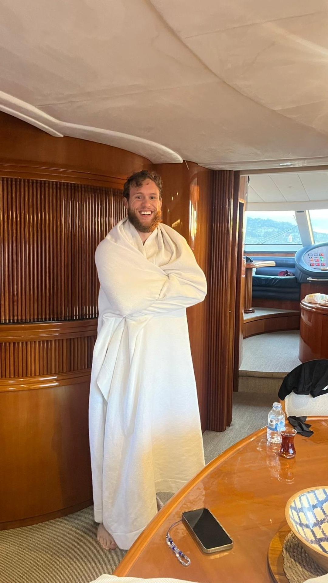 İstanbul Boğazı nda can savaşı: Çırpıntıyı gören turist atladı! Yaşlı kadının o anları... 2