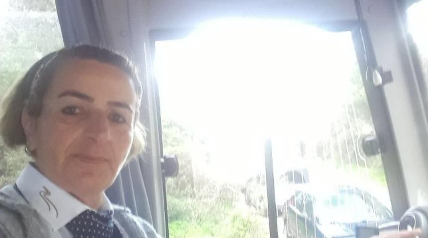 Bayan servis şof&ouml;r&uuml; &ccedil;ocuğuna bakmak i&ccedil;in her g&uuml;n direksiyon sallıyor