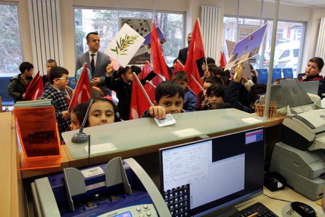 Tosyalı minik öğrencilerden Mehmetçik Vakfı'na bağış