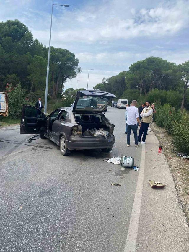 640xauto Otomobilin, ticari taksiye çarpma anı araç kamerasına yansıdı: 2 yaralı