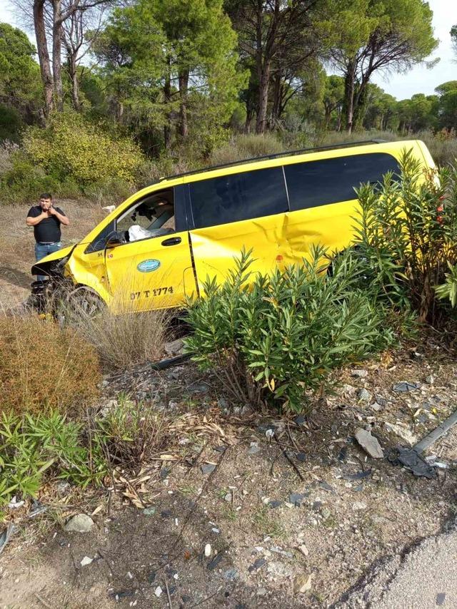640xauto Otomobilin, ticari taksiye çarpma anı araç kamerasına yansıdı: 2 yaralı