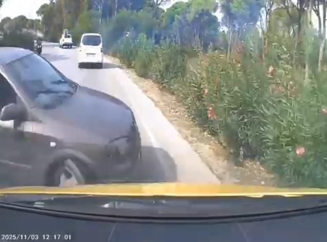 640xauto Otomobilin, ticari taksiye çarpma anı araç kamerasına yansıdı: 2 yaralı