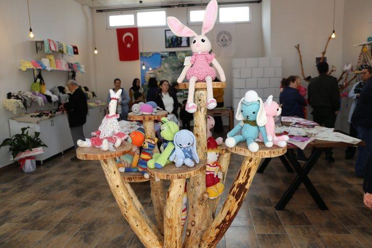 Burhaniye Belediyesi’nden kadınlara 8 Mart hediyesi, Kadın Emeği Satış Noktası açıldı G2