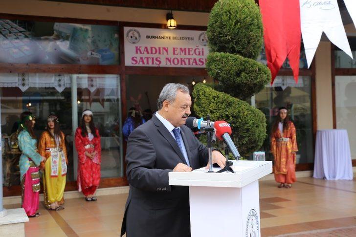 Burhaniye Belediyesi’nden kadınlara 8 Mart hediyesi, Kadın Emeği Satış Noktası açıldı G4