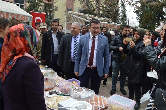 Besnili Kadınlardan Mehmetçik için kermes