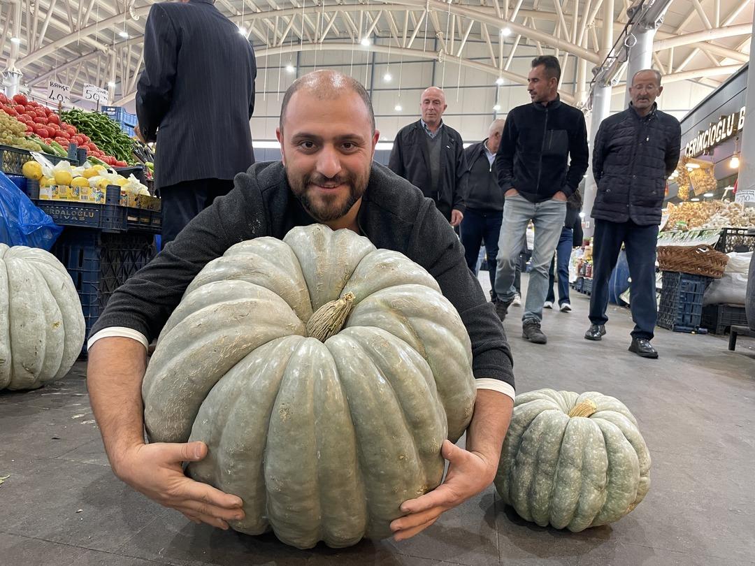 Satmamız için bize verdi, çok şaşırdım  Gören dönüp tekrar baktı 2
