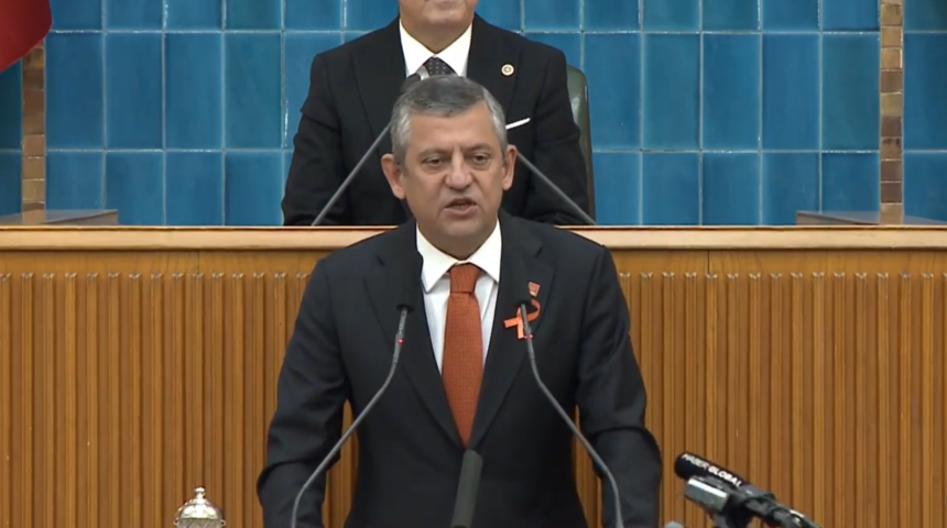 Son dakika | Bah&ccedil;eli'den sonra &Ouml;zg&uuml;r &Ouml;zel'den de ses getirecek bir &ccedil;ıkış! 'Selahattin Demirtaş' yorumu dikkat &ccedil;ekti