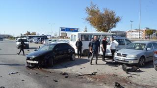 Yaya geçidinde otomobilin çarptığı kadın ile sürücü yaralandı