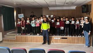 Jandarma trafik timinden öğrencilere eğitim