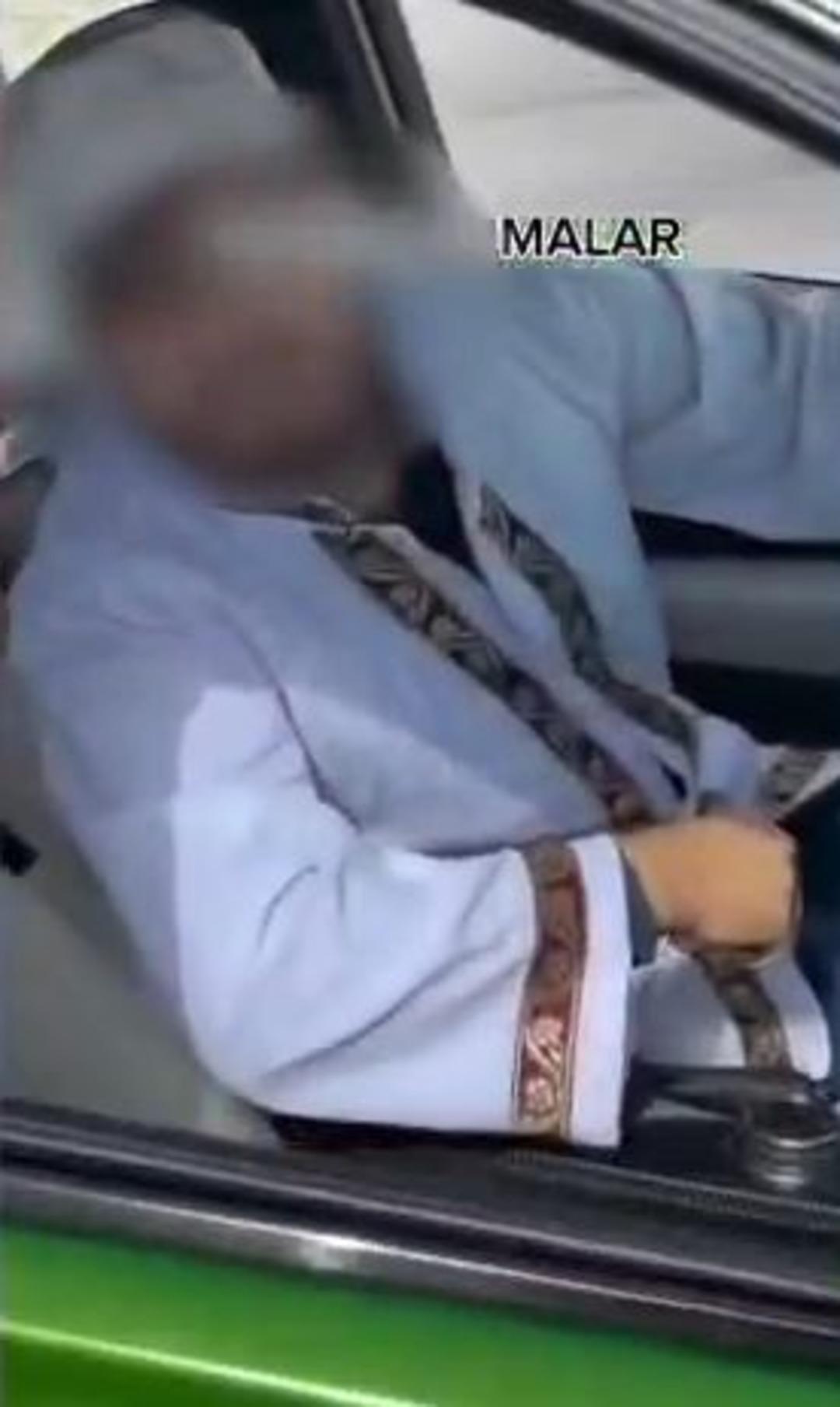 Takke takıp, cübbe giyip otomobille drift attı! O görüntüler sosyal medyada gündem oldu 1