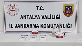 Jandarma uyuşturucu operasyonunda 1 kilo 210 gram uyuşturucu madde ele geçirildi