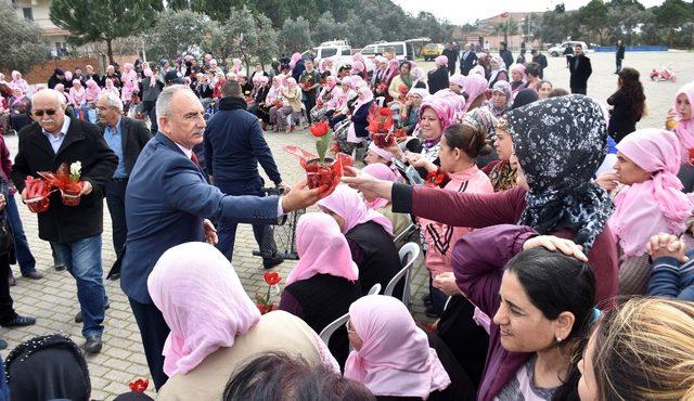 Başkan Kale, 8 Mart’ı emekçi kadınlarla kutladı.