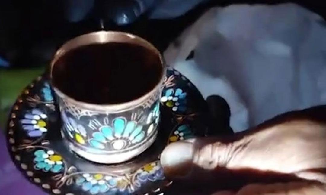 Tek tek karıştırıyorlar, çöpten servet çıkarıyorlar 1