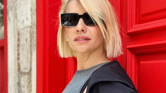 Esra Erol'un ödül gecesi tarzı çok beğenildi! 'Hem şık hem asil'