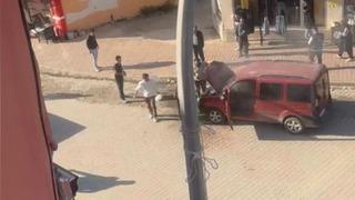 Osmaniye’de araç yandı, esnaf facianın önüne geçti