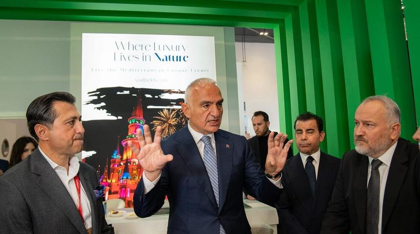 WTM Londra'da odak ülke Türkiye! Bakan Ersoy: "Yıl sonu hedefimiz 64 milyar dolara emin adımlarla ilerliyoruz"