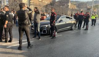 İzmir'de araca silahlı saldırı! Saldırgan yakalandı