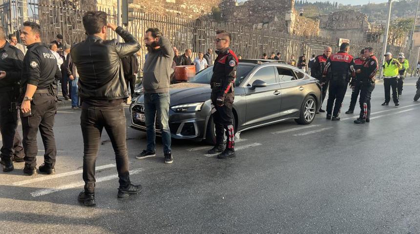 İzmir'de araca silahlı saldırı! Saldırgan yakalandı