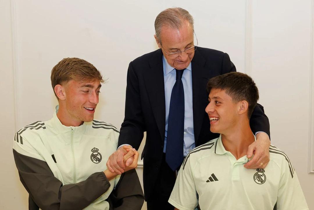 Real Madrid de Arda Güler den flaş hareket iddiası! Takım arkadaşını Liverpool maçı öncesi şikayet etti! Xabi Alonso nun başı dertte... 2