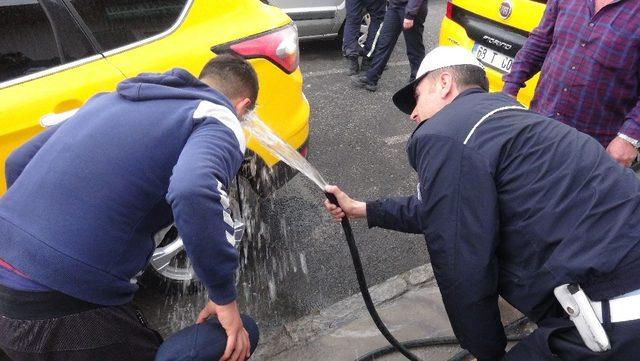 Polis önce biber gazı sıktı, sonra yüzlerini yıkadı