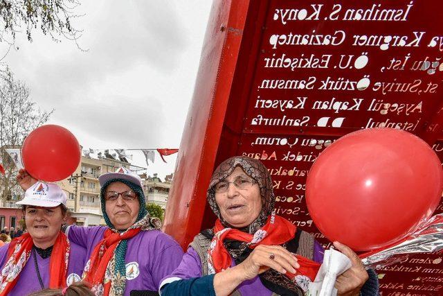 Antalya’da kadına yönelik şiddete mor iğne