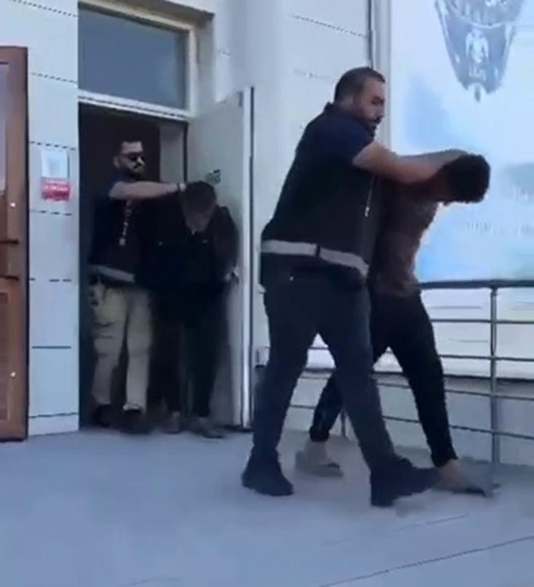 Bahçede toprağa saklı kesede bulundu! 5 milyon TL lik altın ve para... 1