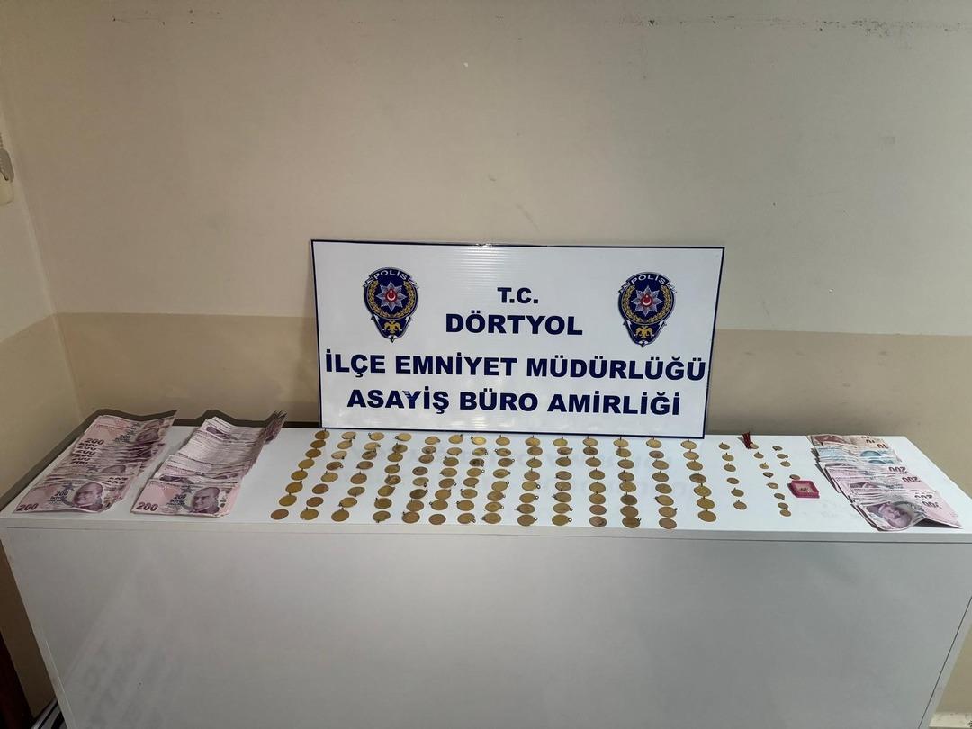 Bahçede toprağa saklı kesede bulundu! 5 milyon TL lik altın ve para... 2