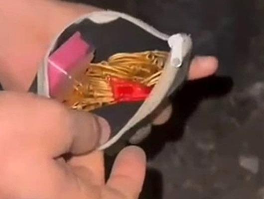 Narenciye bahçesinde toprağa saklı kesede çıktı! 5 milyon TL'lik altın ve para