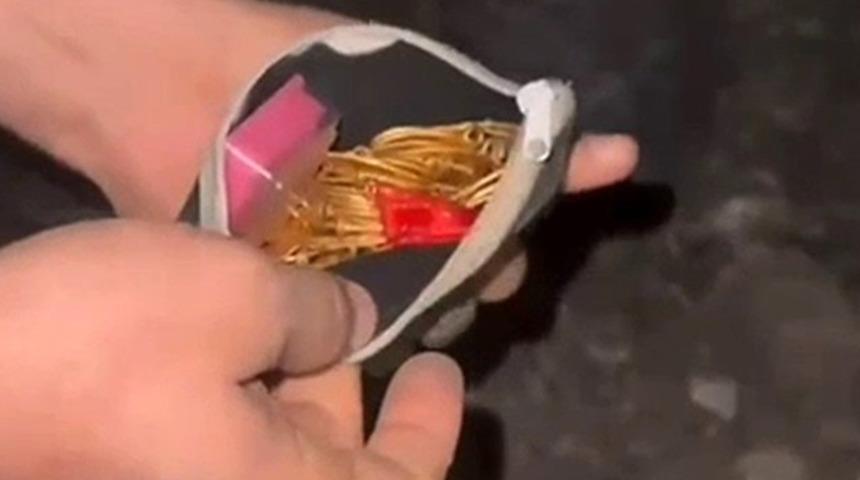 Bahçede toprağa saklı kesede bulundu! 5 milyon TL'lik altın ve para...